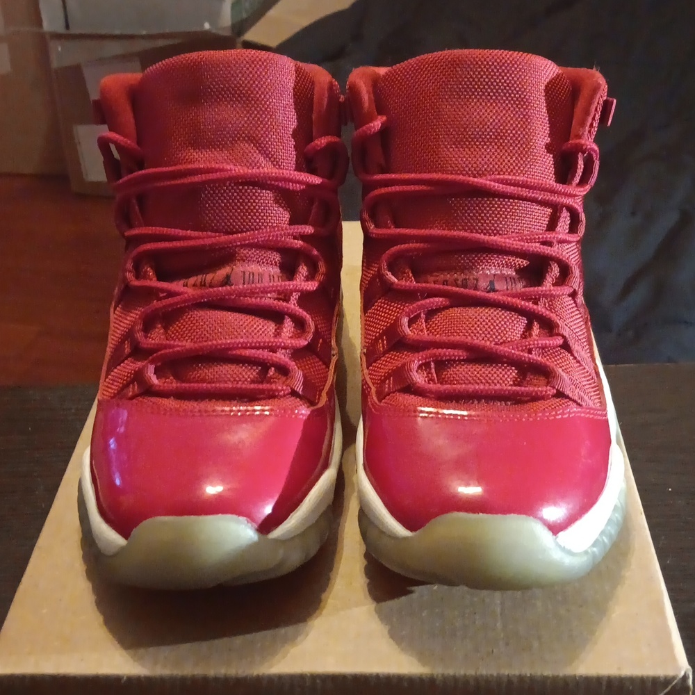 Jordan 11 Retro Win Like 96 Sneakers SZ 6.5Y Womens SZ 8 EUC - Picture 4 of 10